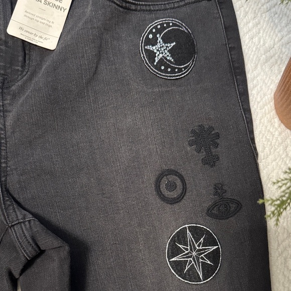 NWT Torrid Black High Rise Ultra Skinny Jeans with Embroidered Accents Size 20R - Picture 5 of 14